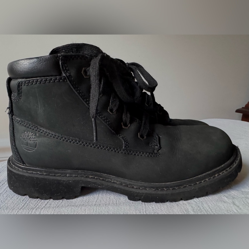 Timberland Boots Women’s Black Leather Lace Up size 6